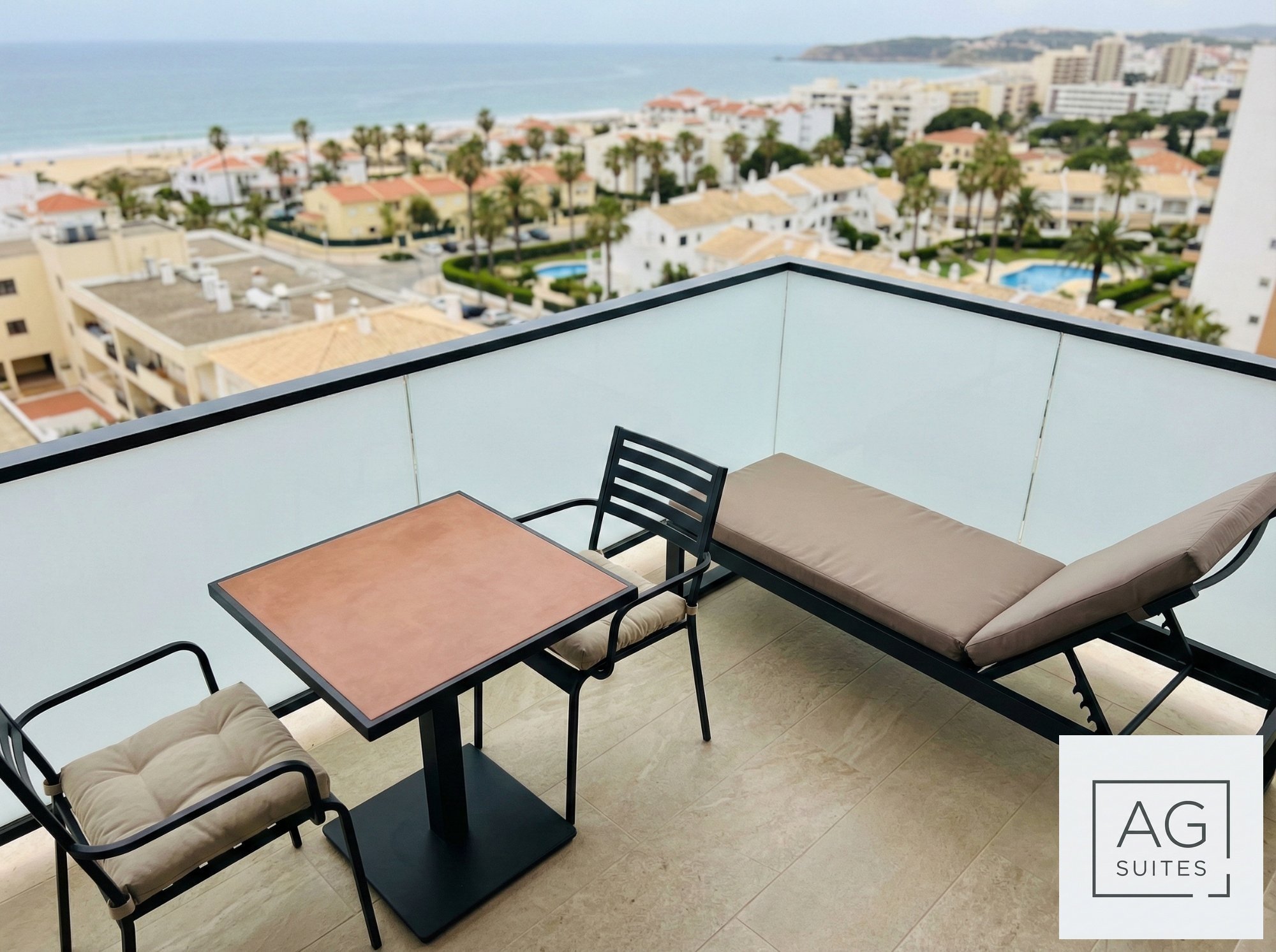 Rocha Golden Cliff Apartment - Luxury beachfront apartment with sea view terrace in Portimão, Portugal
